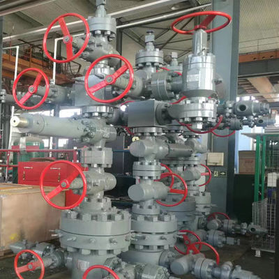 API 6A Peralatan kepala sumur dalam minyak dan gas Pohon Natal / Pohon X-Max