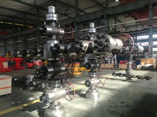 API 6A Oilfield Wellhead Christmas Tree / Pohon X-Mas Minyak Untuk Pengeboran Sumur
