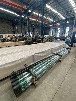 Carbon Steel Barrel Sucker Rod Pumps Untuk Sumur Minyak / Ladang Minyak Dengan Perangkat Pencegahan Pasir Dan Gas